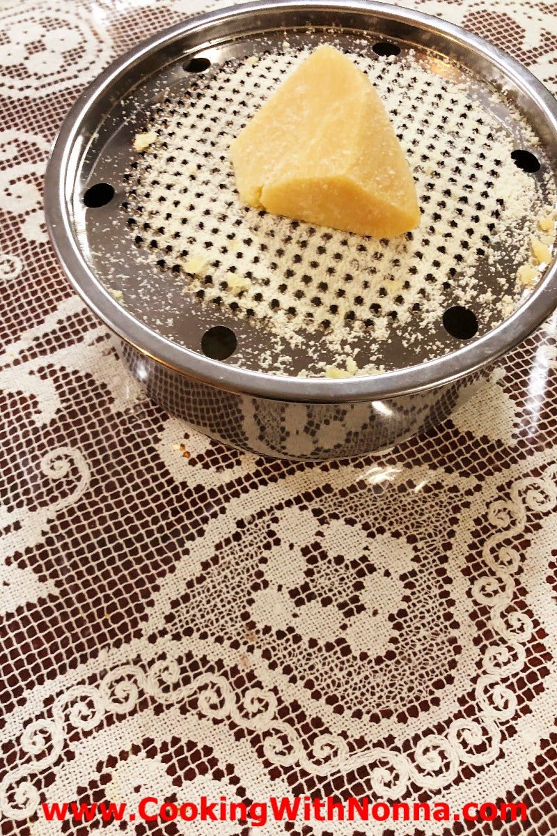 Nonna's Cheese Grater with Lid - Grattugia della Nonna – La Bottega della  Nonna