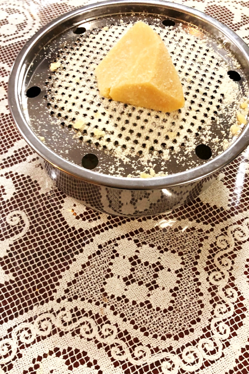 Nonna's Cheese Grater with Lid - Grattugia della Nonna