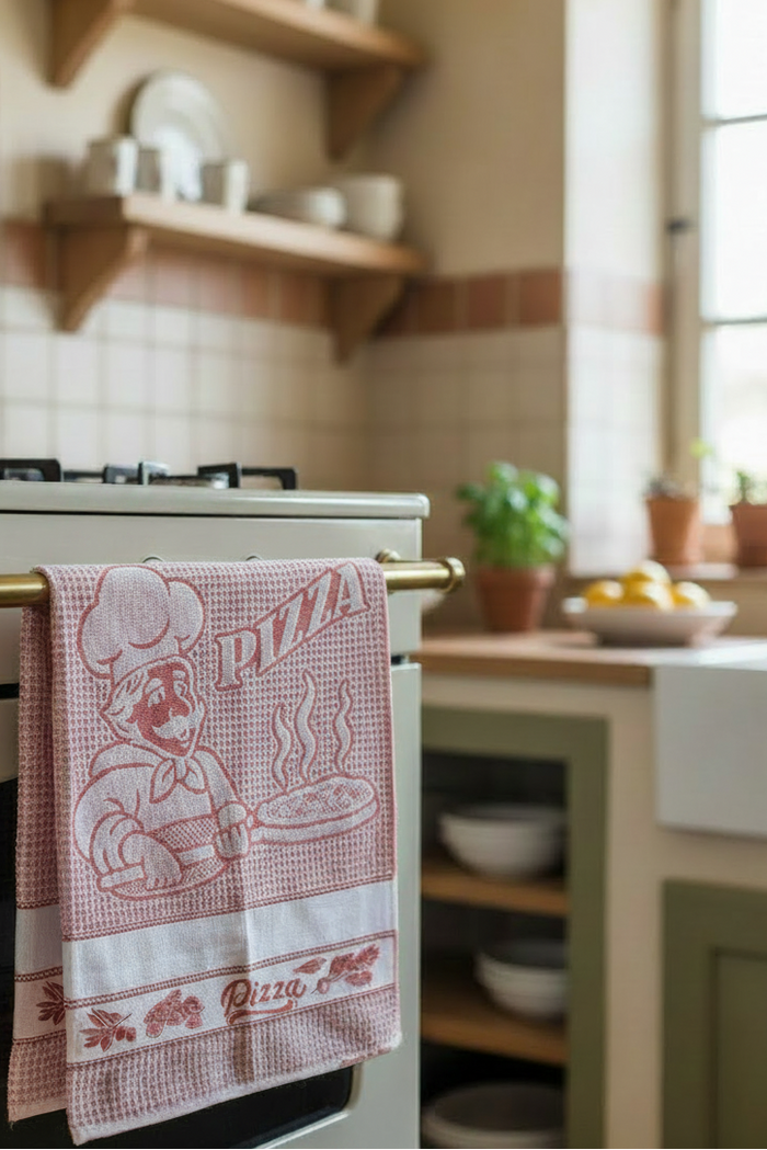 Exact red Pizza towel in the Italian kitchen scene
