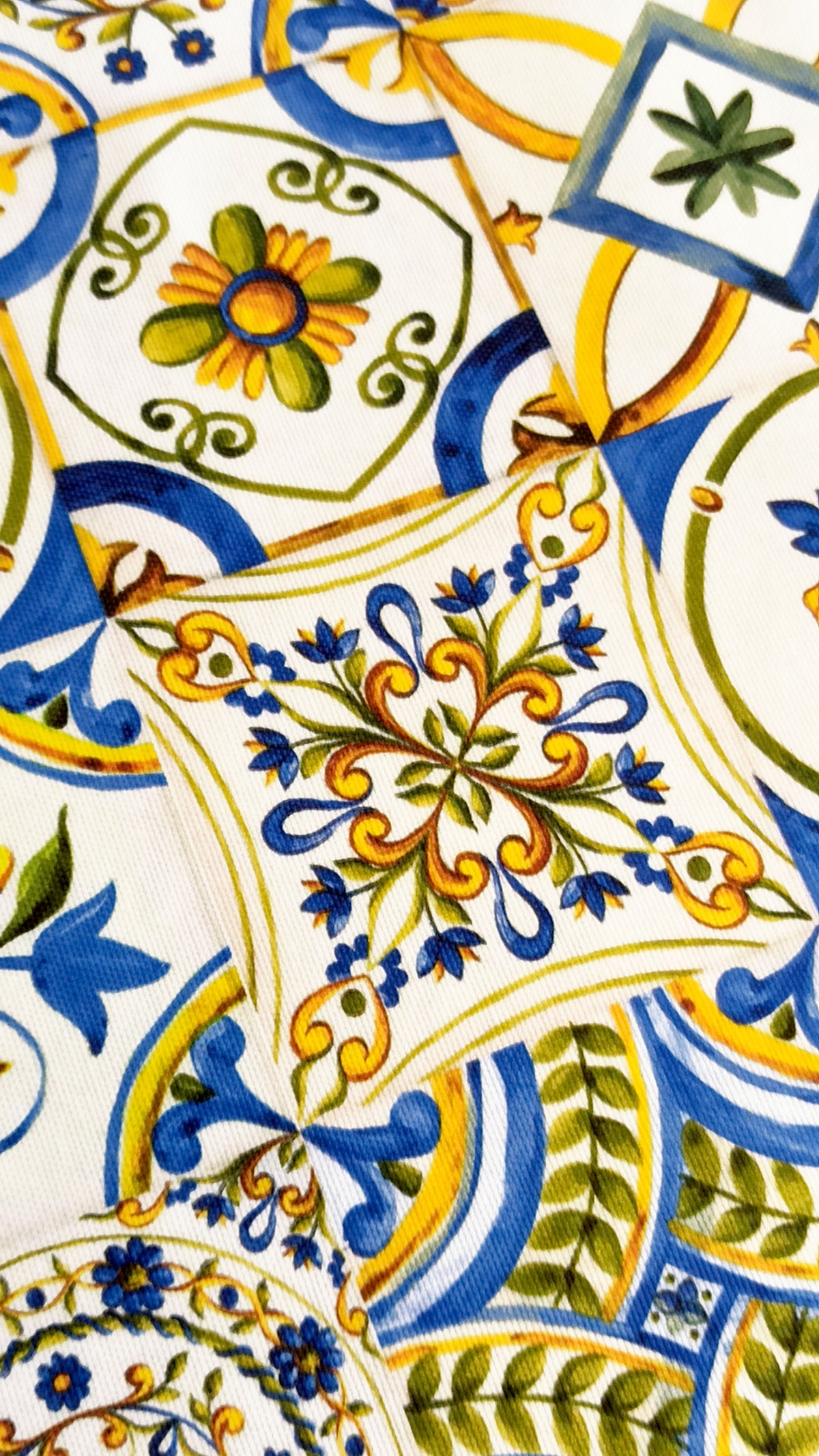The Majolica Lemon Tablecloth