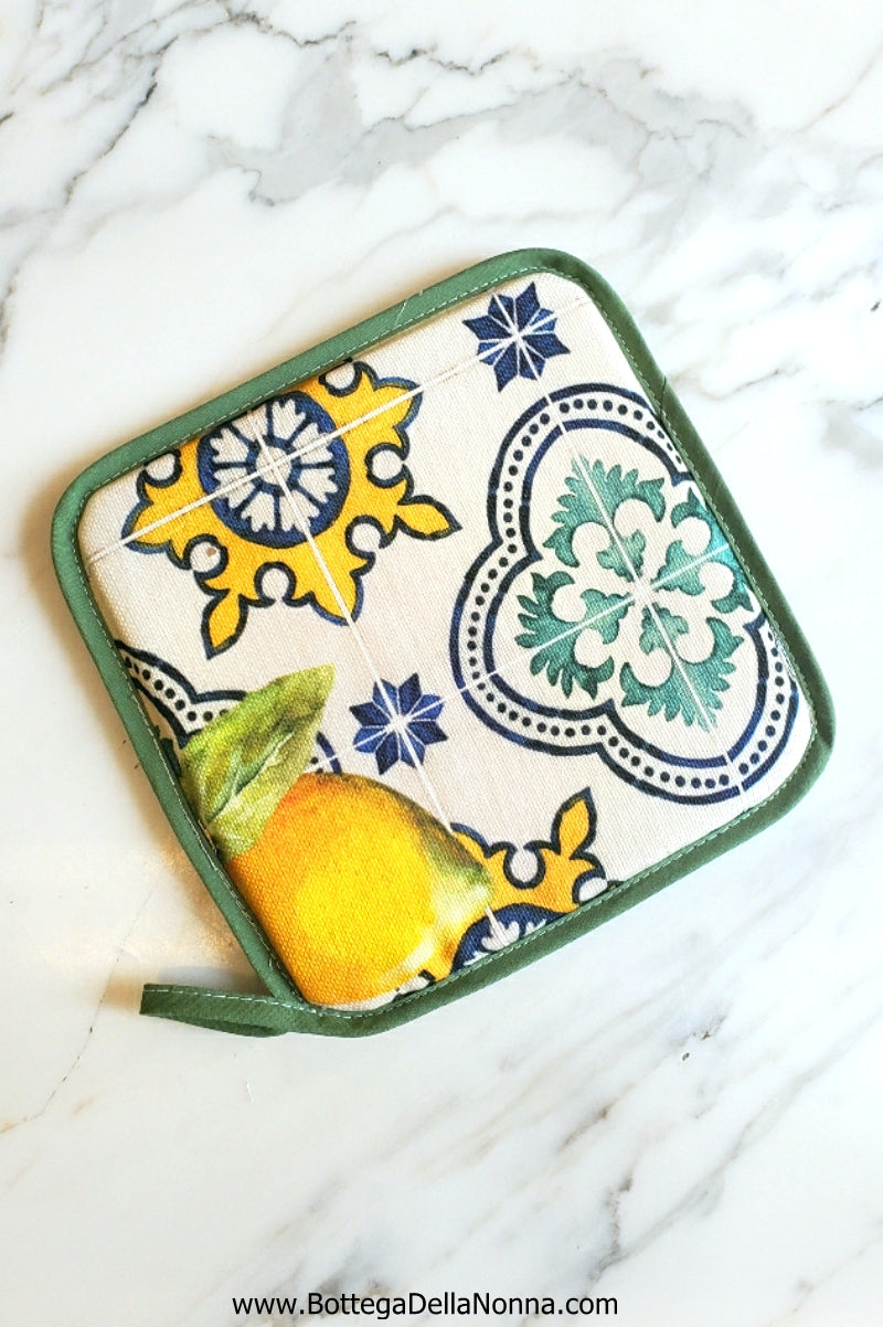 The Majolica Fantasy Pot Holder